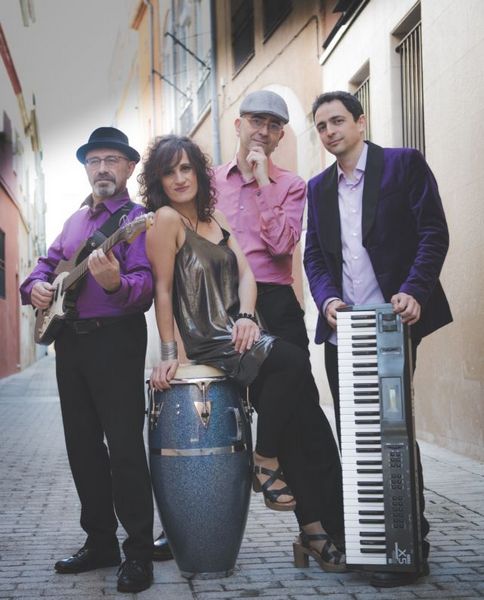 23 de junio: Cuarteto Solimar orquesta grupo musical. Verbena de San Juan, en Sant Joan Despí (Barcelona): la gran fiesta del verano.